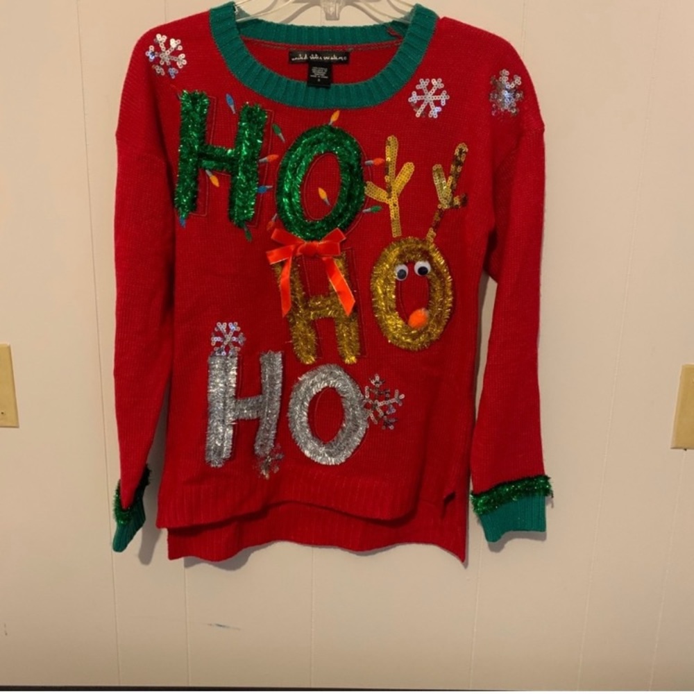 EUC Christmas Sweater Size Small Very cute bad pictures but nice Sweater.